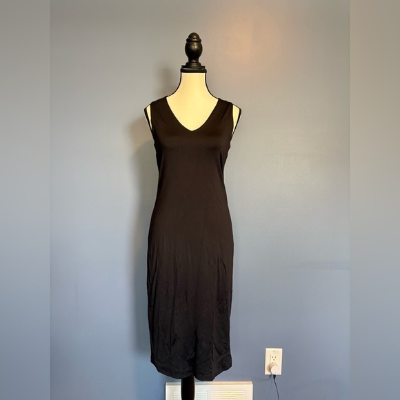 RW&CO. Dresses & Skirts - R&W Black Midi Dress NWT Size Medium | Sleek Stretch Back Slit